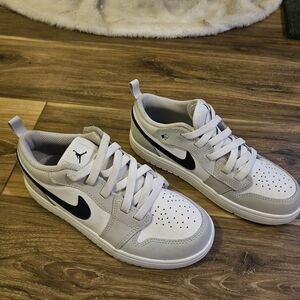 Jordan 1 Low Alt Sneakers Youth 3